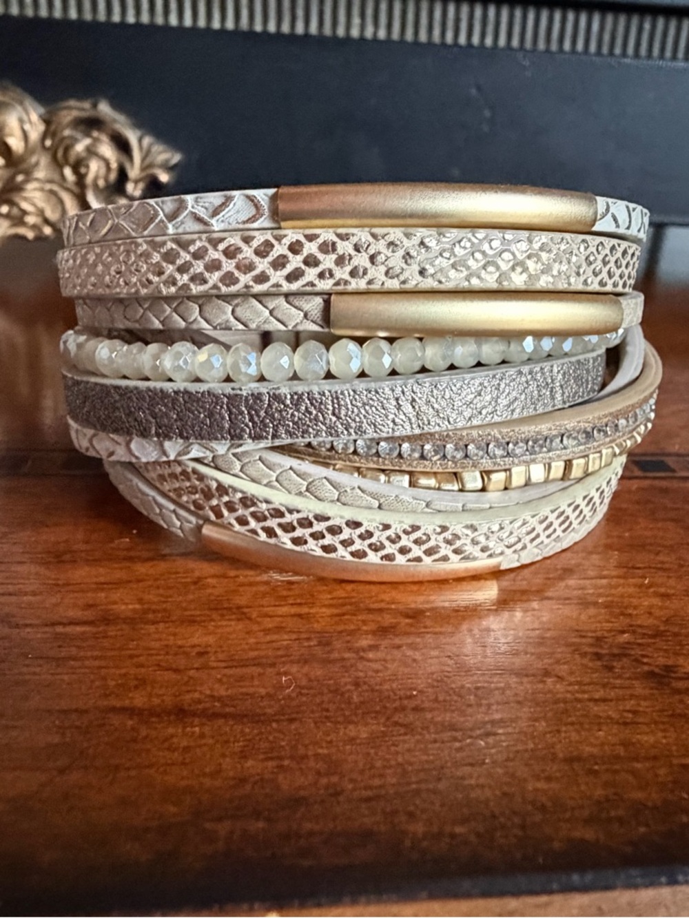 SAACHI Multi Wrap Magnetic Clasp Bracelet - Picture 3 of 6